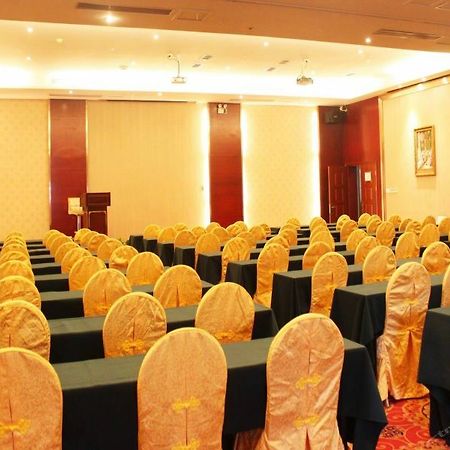 New Beacon Runfeng International Hotel Ухань Экстерьер фото