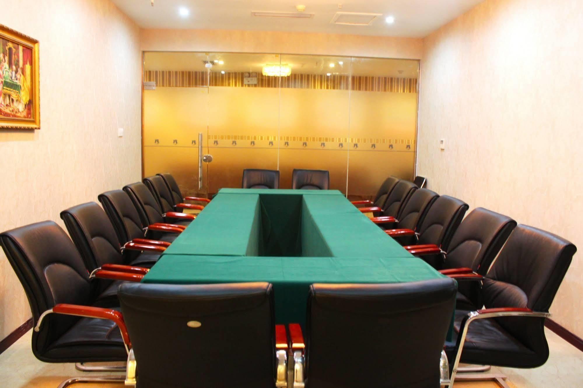 New Beacon Runfeng International Hotel Ухань Экстерьер фото