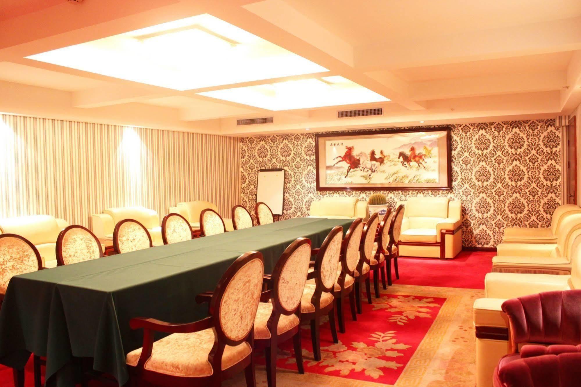 New Beacon Runfeng International Hotel Ухань Экстерьер фото