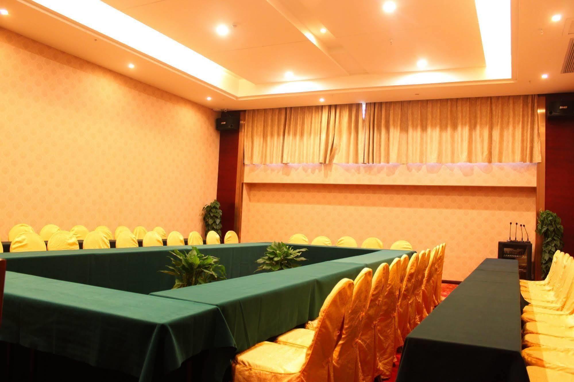 New Beacon Runfeng International Hotel Ухань Экстерьер фото