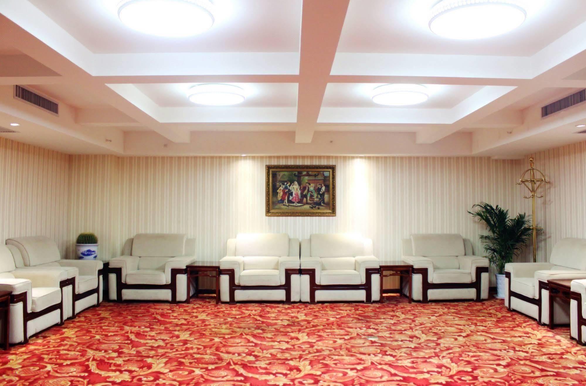 New Beacon Runfeng International Hotel Ухань Экстерьер фото
