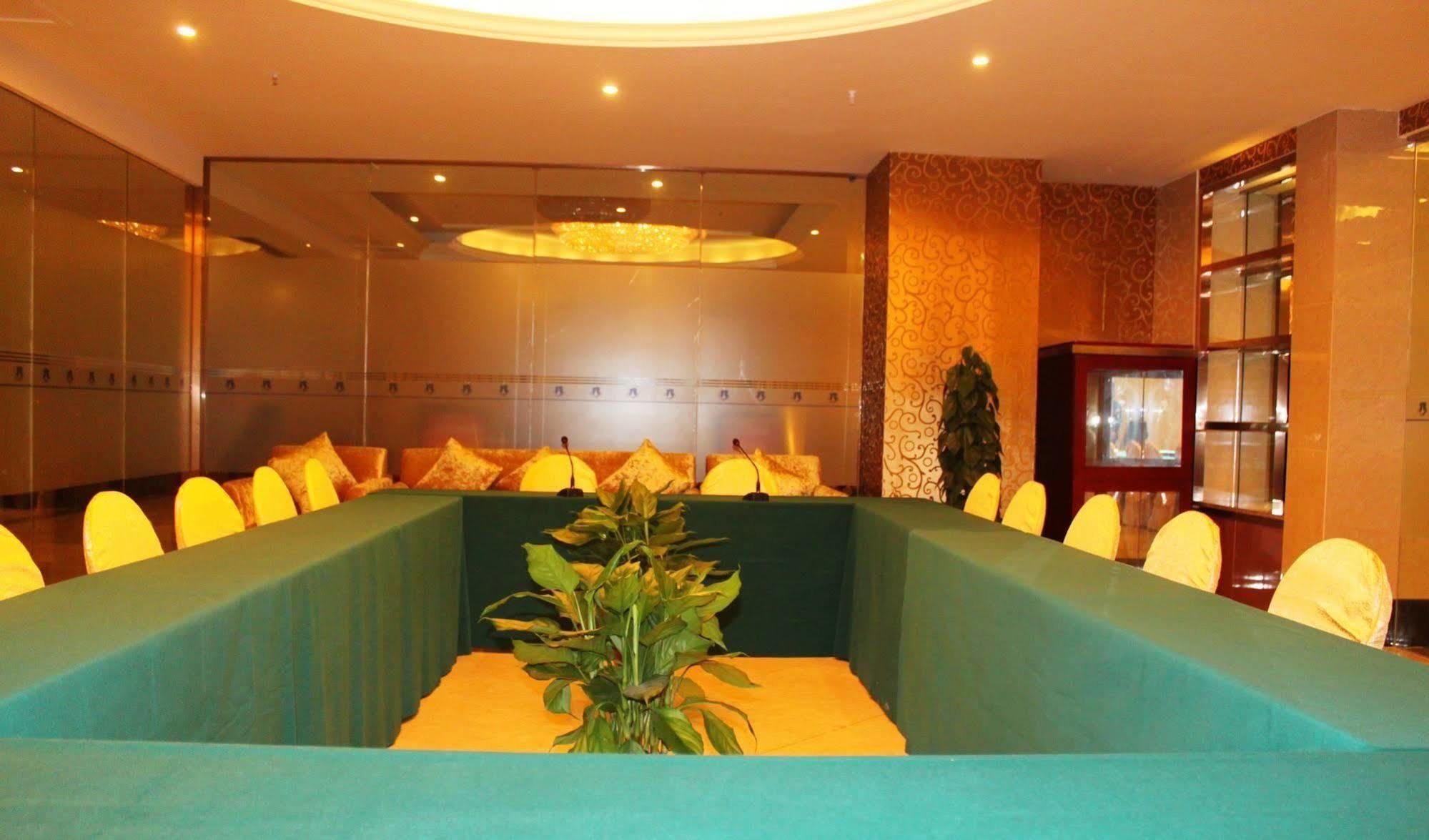 New Beacon Runfeng International Hotel Ухань Экстерьер фото