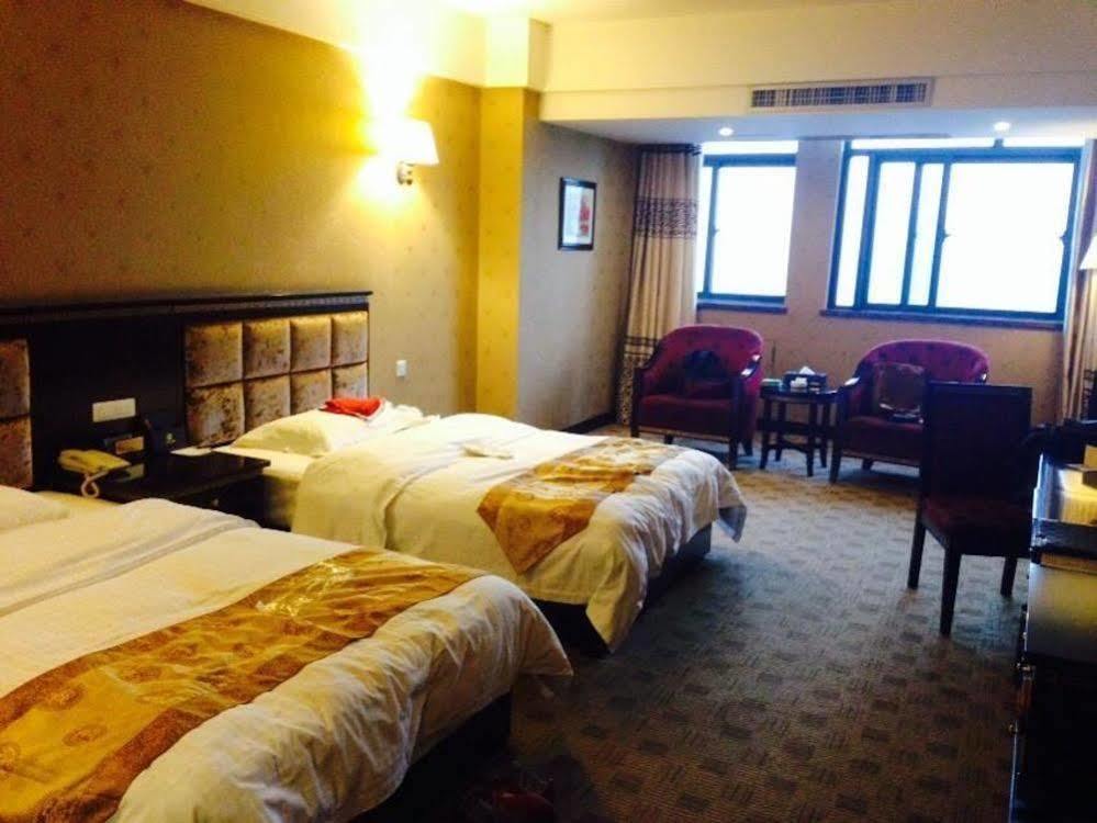New Beacon Runfeng International Hotel Ухань Экстерьер фото