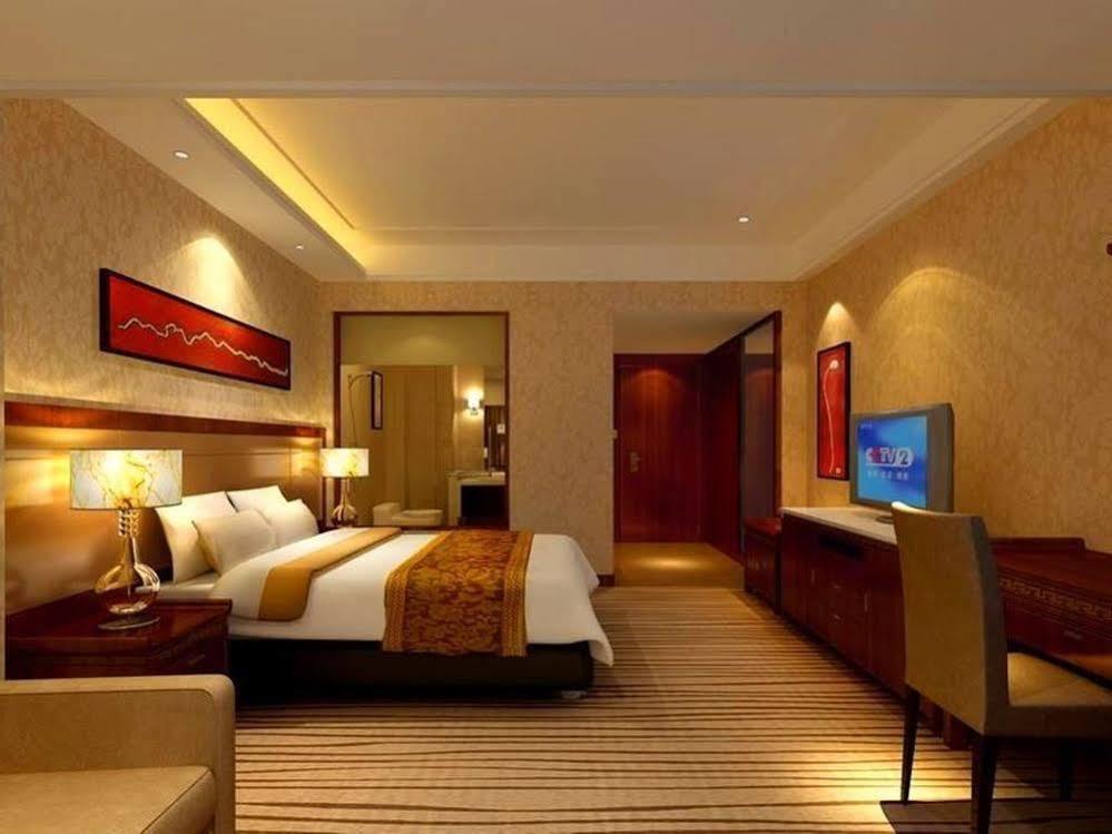 New Beacon Runfeng International Hotel Ухань Экстерьер фото