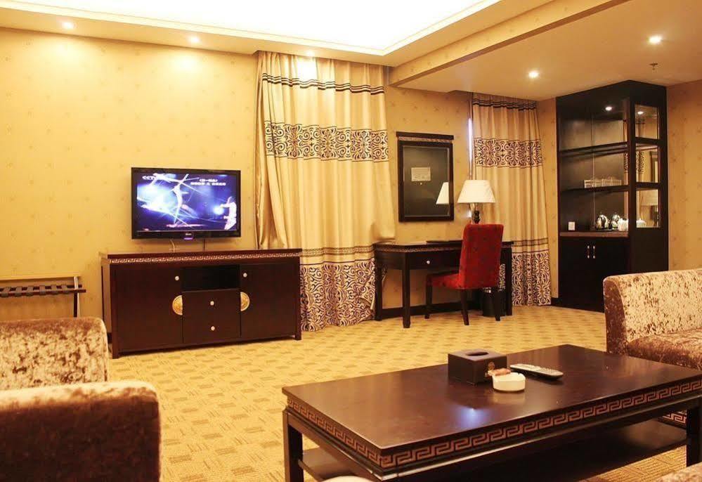 New Beacon Runfeng International Hotel Ухань Экстерьер фото