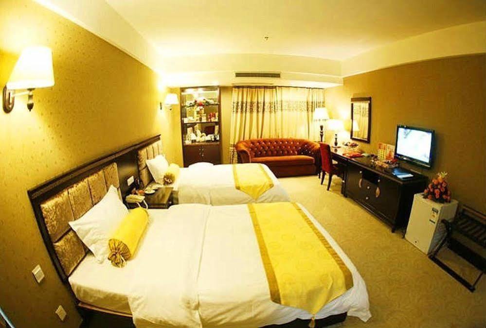 New Beacon Runfeng International Hotel Ухань Экстерьер фото