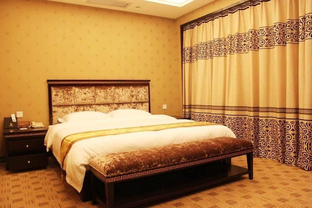 New Beacon Runfeng International Hotel Ухань Экстерьер фото