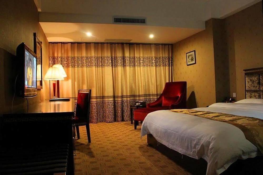 New Beacon Runfeng International Hotel Ухань Экстерьер фото