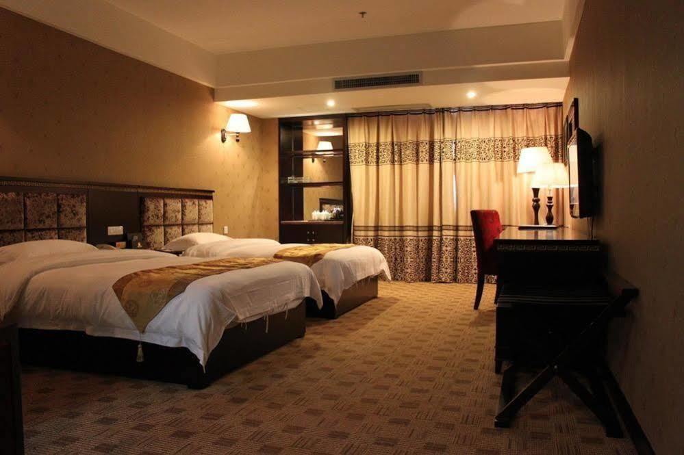New Beacon Runfeng International Hotel Ухань Экстерьер фото