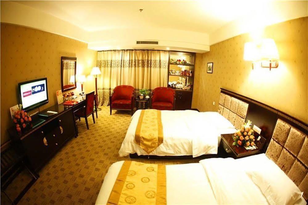New Beacon Runfeng International Hotel Ухань Экстерьер фото