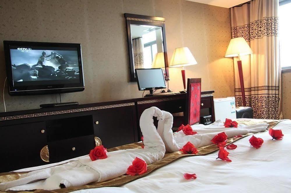 New Beacon Runfeng International Hotel Ухань Экстерьер фото