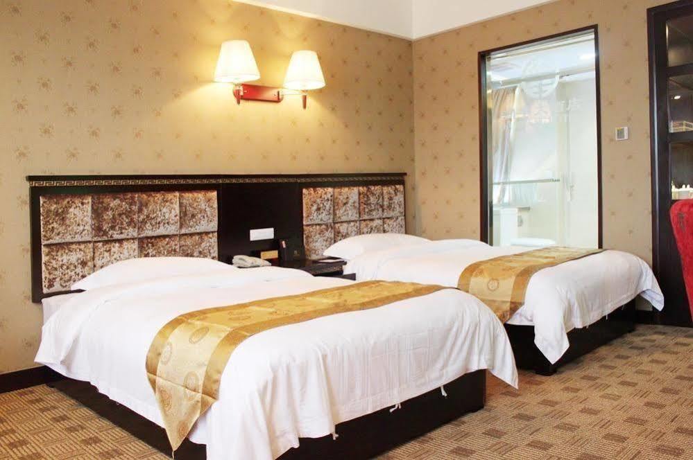 New Beacon Runfeng International Hotel Ухань Экстерьер фото