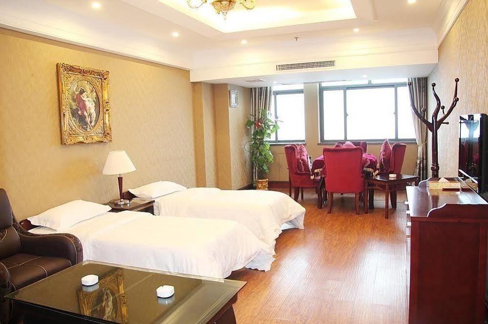 New Beacon Runfeng International Hotel Ухань Экстерьер фото