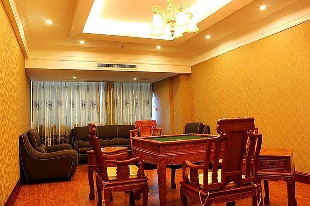 New Beacon Runfeng International Hotel Ухань Экстерьер фото